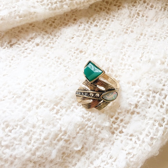 Emerald Fashion Ring. - Picture 3 of 8